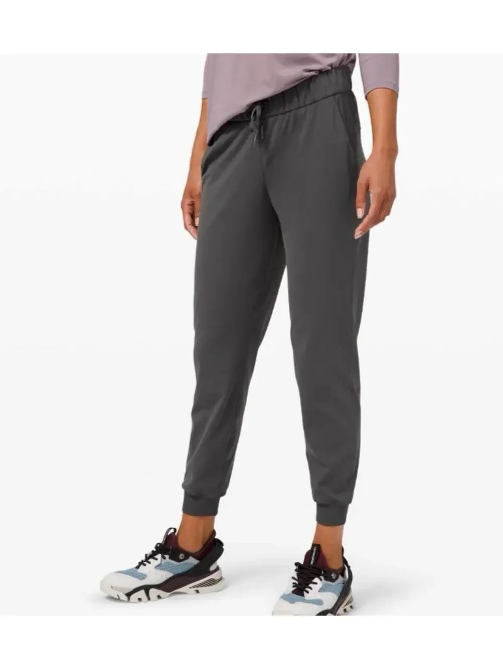 Lululemon On The Fly Jogger 28in inseam *Luxtreme Graphite Grey size 6. Like new